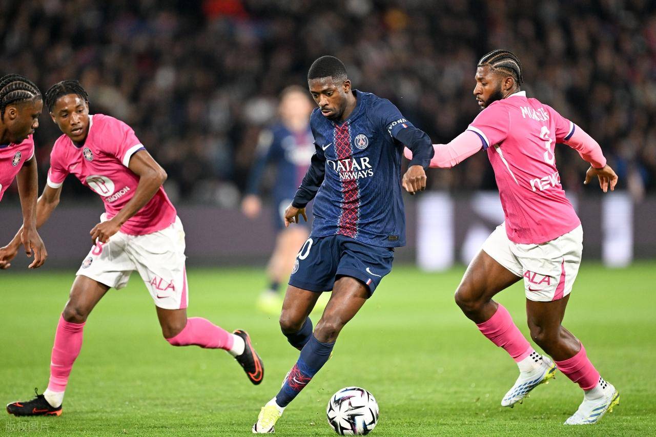 随着登贝莱双响炮+巴黎圣日耳曼3-1，法甲最新积分榜出炉